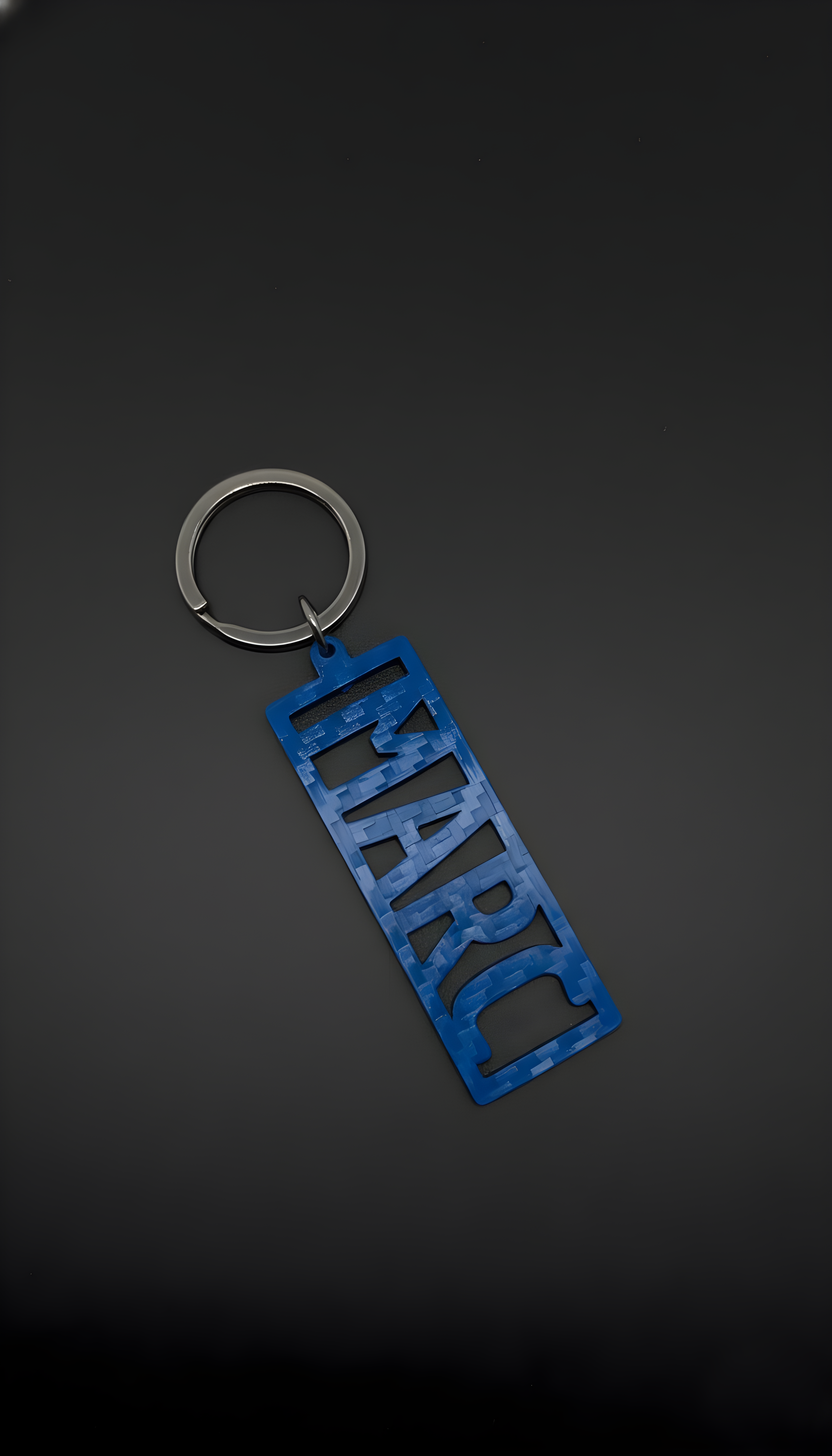 Llavero con Nombre Personalizado, estilo fibra de carbono.