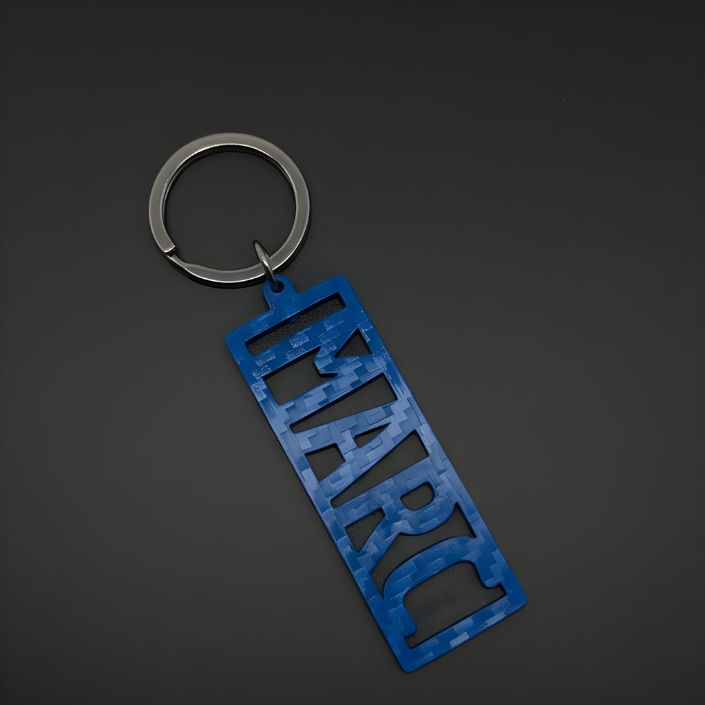 Llavero con Nombre Personalizado, estilo fibra de carbono.