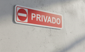 Señal “PRIVADO” 20×5 cm – PLA